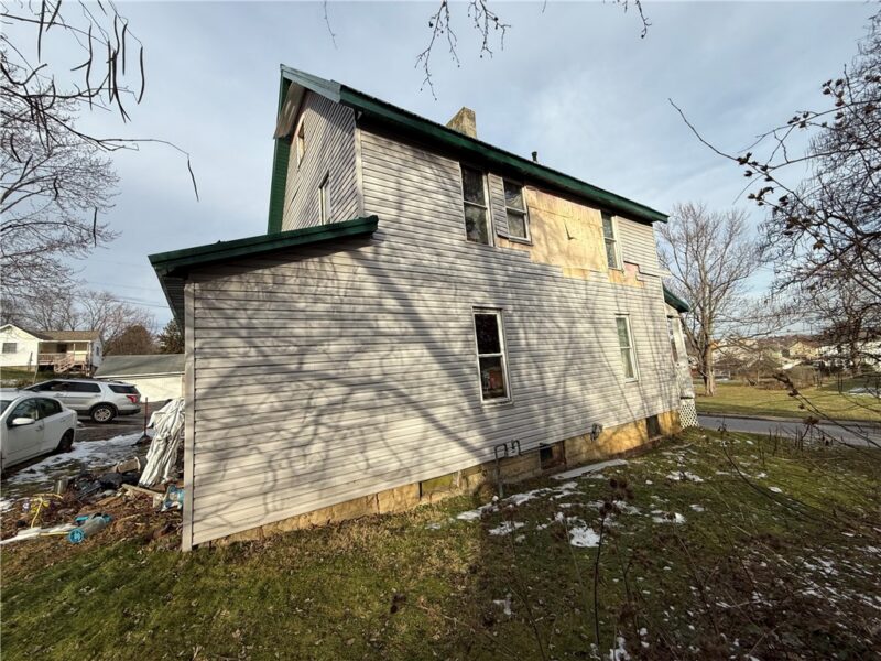 300 Hansen Ave — photo 4