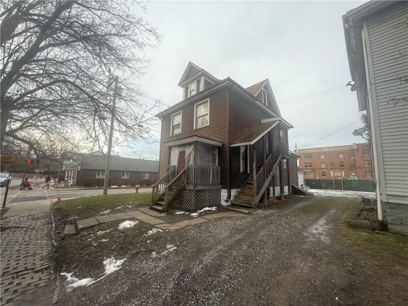 328 W Cunningham St — photo 3