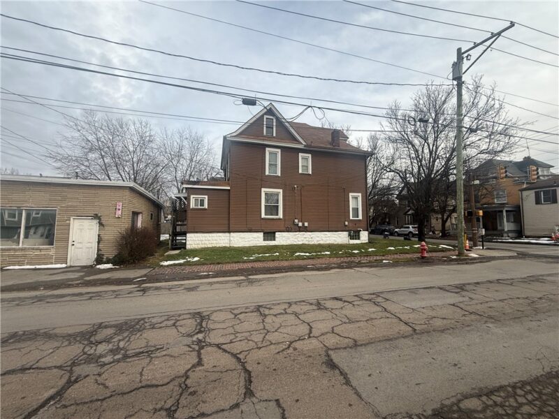 328 W Cunningham St — photo 5
