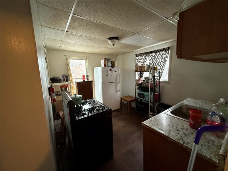 328 W Cunningham St — photo 8