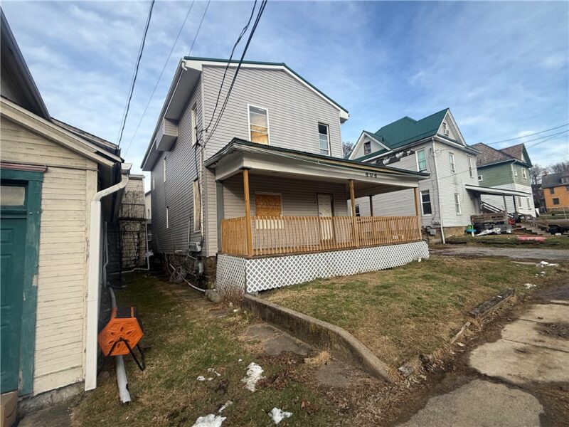 404 E Locust St — photo 2