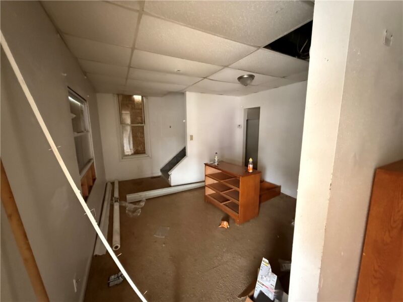 404 E Locust St — photo 8