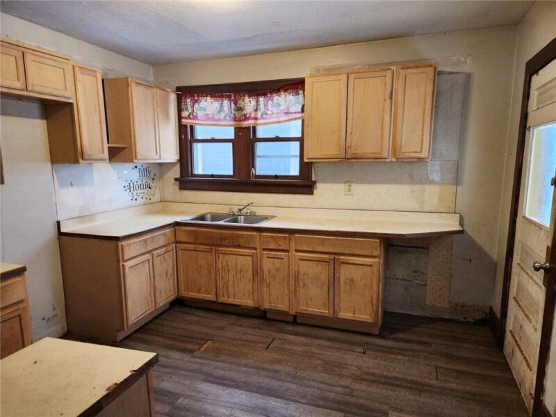 399 Baldwin Ave — photo 7