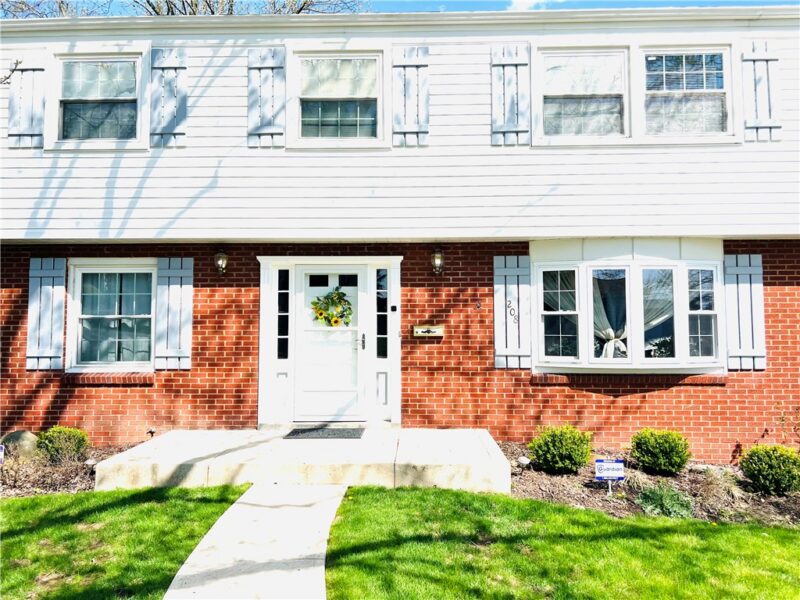 208 Crescent Garden Dr — photo 2