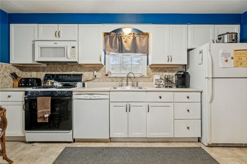 208 Crescent Garden Dr — photo 4