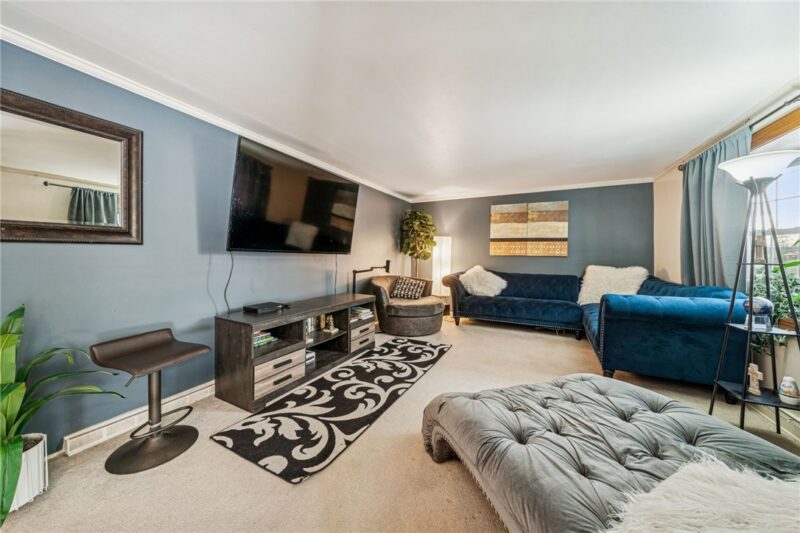 208 Crescent Garden Dr — photo 5