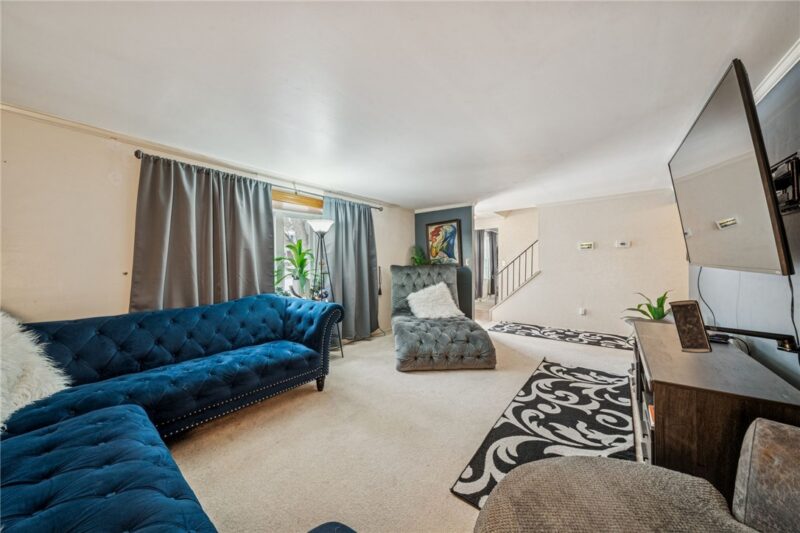 208 Crescent Garden Dr — photo 6