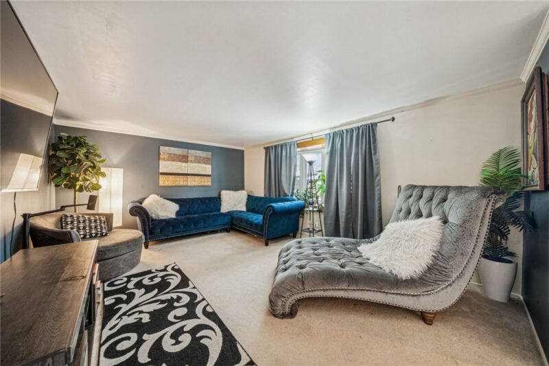 208 Crescent Garden Dr — photo 7