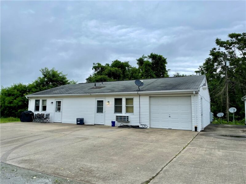 1027 Locust Ave — photo 4