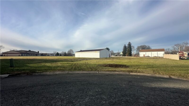 112 Shawnee Dr — photo 2
