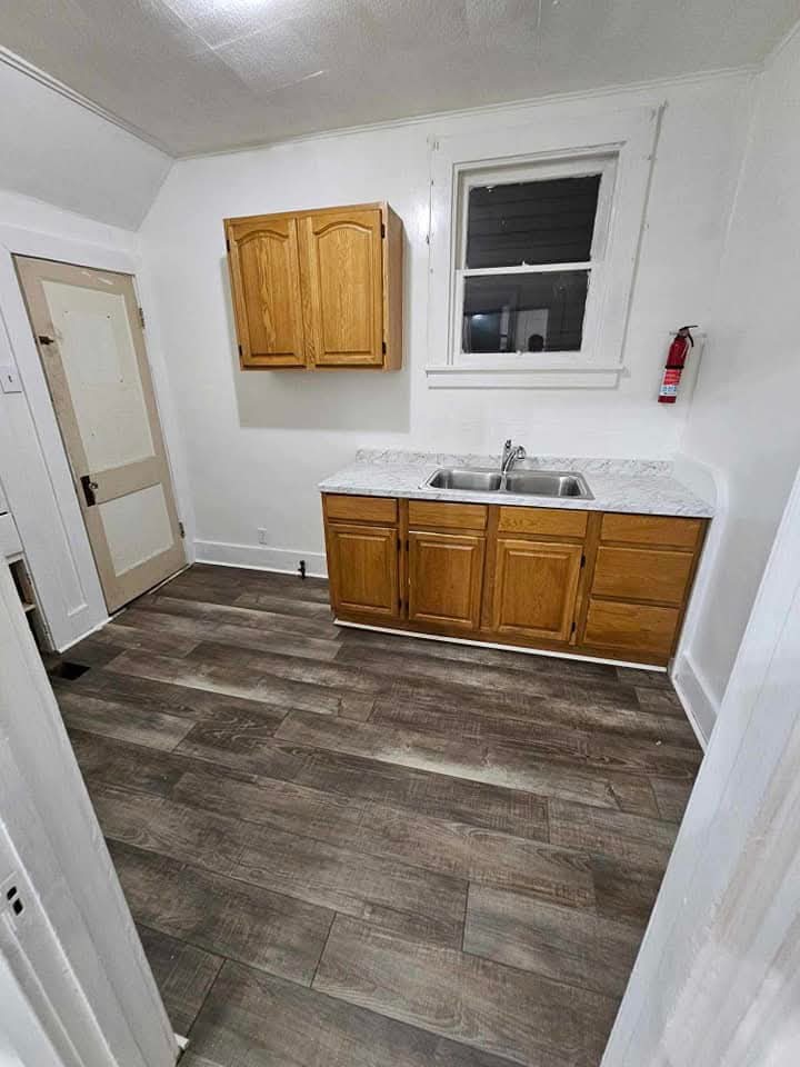 103 E 1st Ave — photo 2