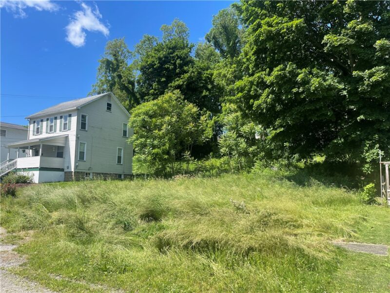 137 N Otter St — photo 2