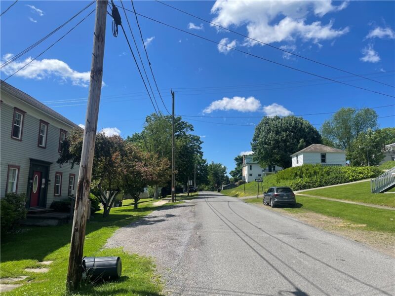 137 N Otter St — photo 4