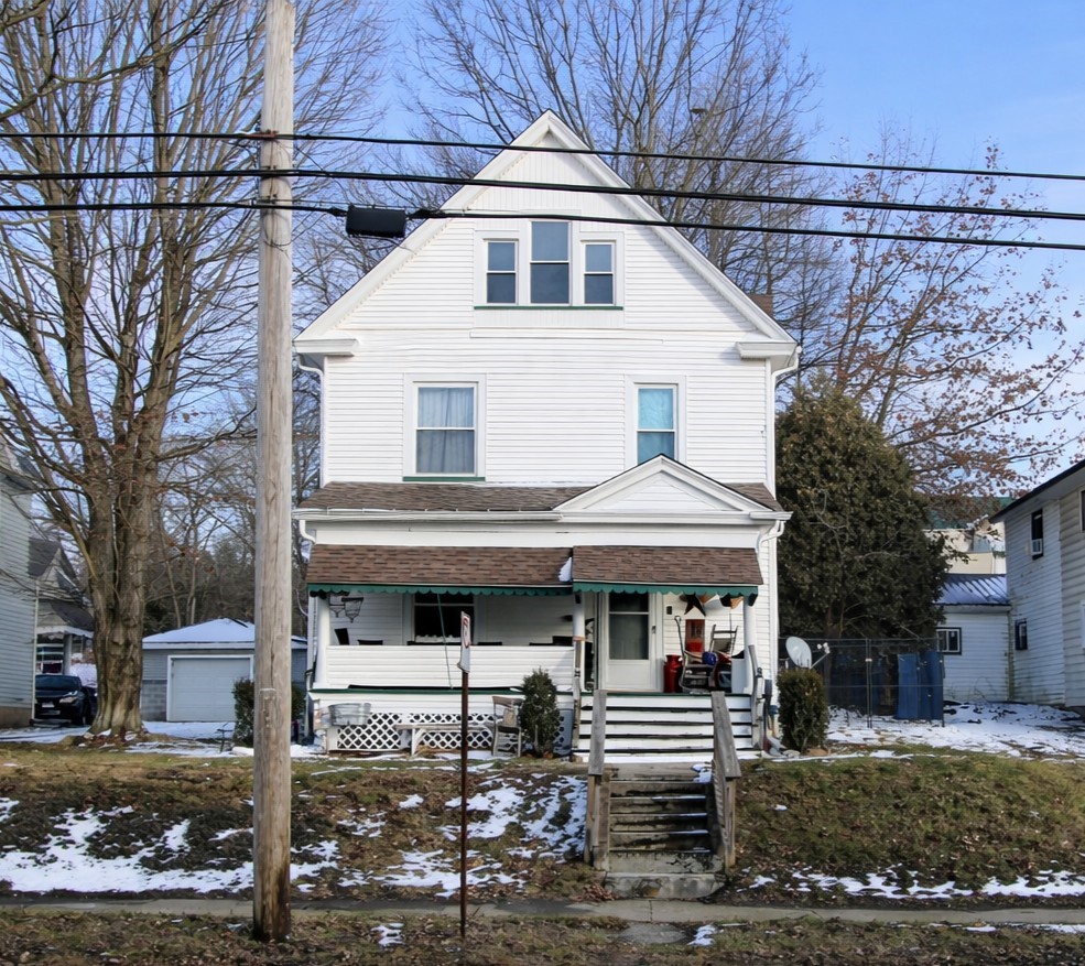 134 Columbia Ave — photo 1