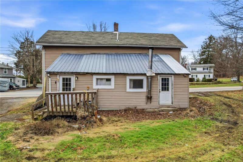 995 Mercer Ave — photo 3