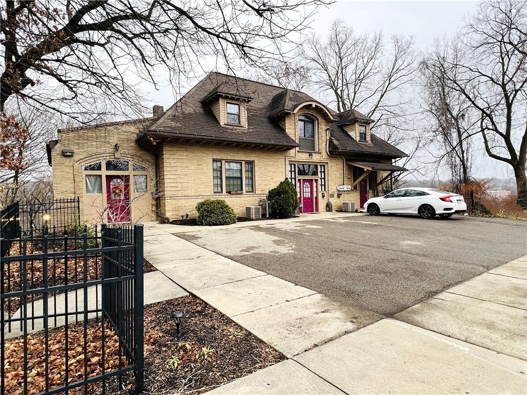 304 Rhodes Place — photo 1