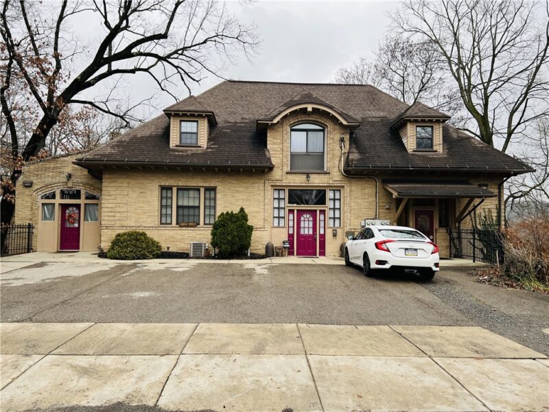 304 Rhodes Place — photo 2