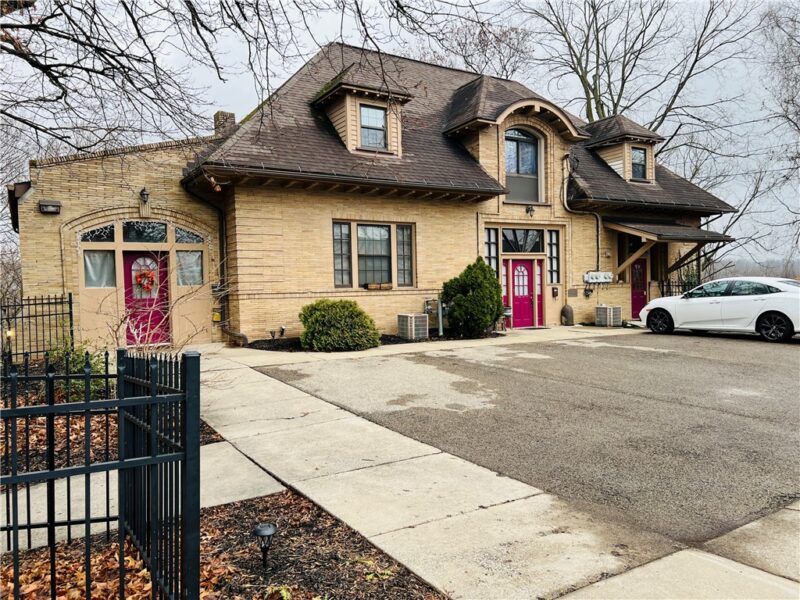 304 Rhodes Place — photo 3