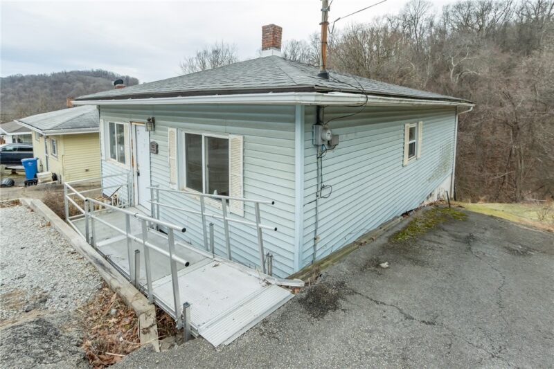 1183 Hill St — photo 2