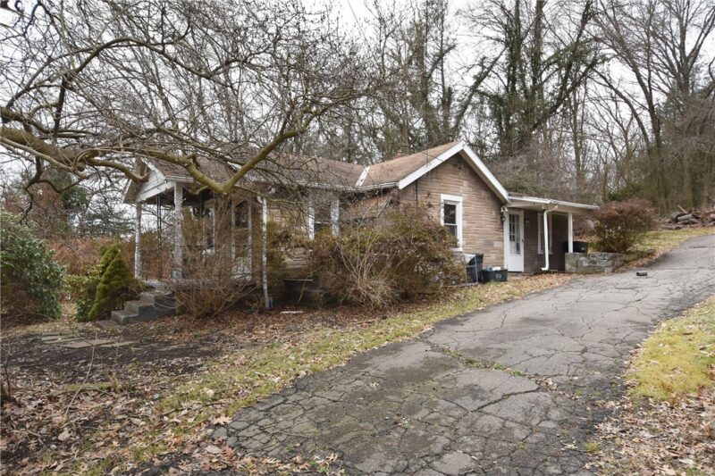 469 McCormick Rd — photo 2