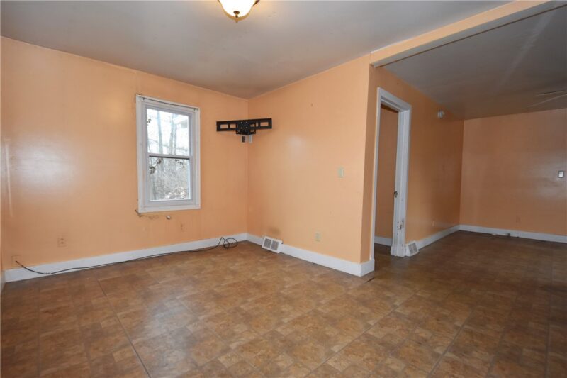 469 McCormick Rd — photo 4