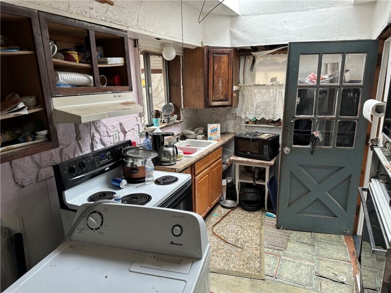 866 Florence St — photo 4
