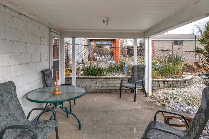571 Helena St — photo 6
