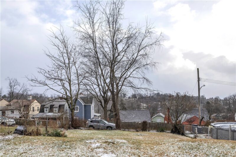 571 Helena St — photo 7
