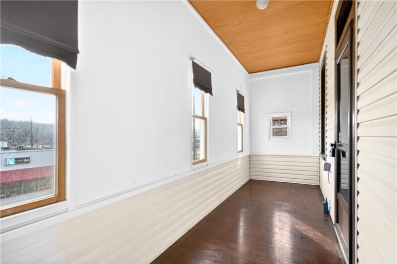 422 W 7th Ave — photo 3