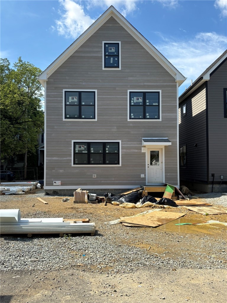 211 Green St — photo 2