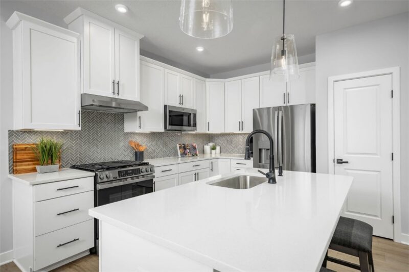 1049 Black Sands Drive — photo 2