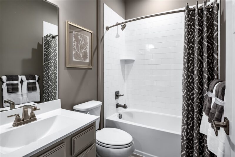 1052 Blackthorne Drive — photo 8