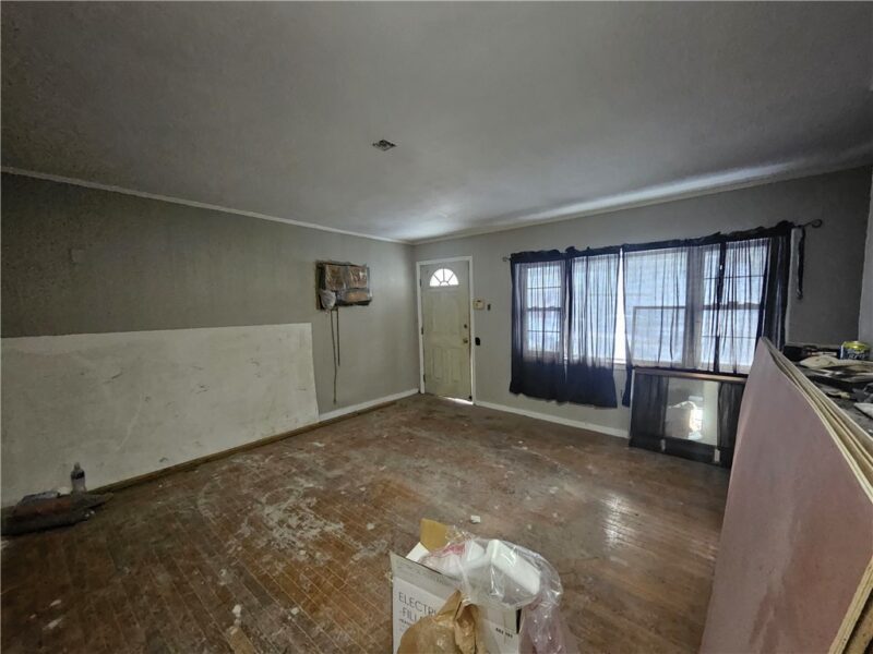 418 Ella St — photo 2