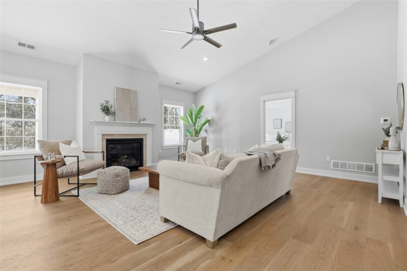 100-102 Huselton Drive — photo 7
