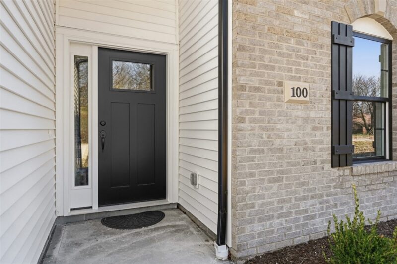 100-102 Huselton Drive — photo 4