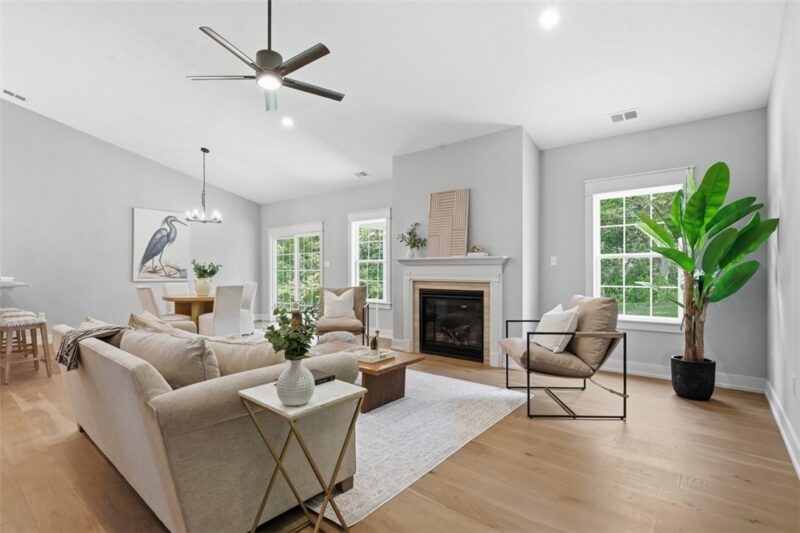 100-102 Huselton Drive — photo 7