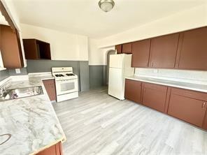 864 Vankirk St — photo 3