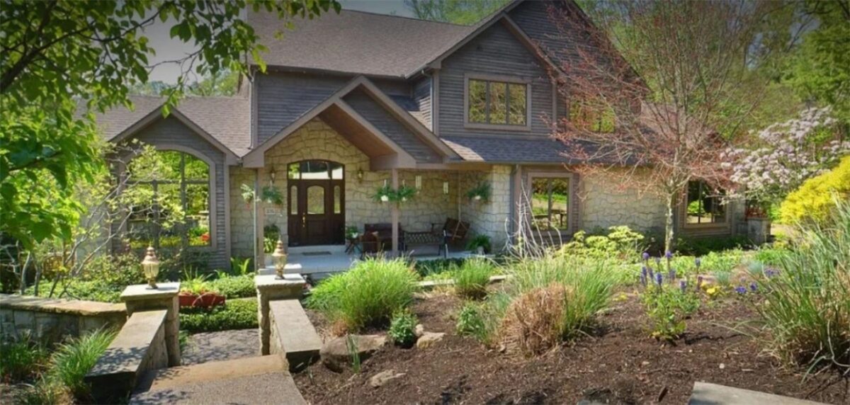 335 Red Oak Court Red Oak Court 335 — photo 1