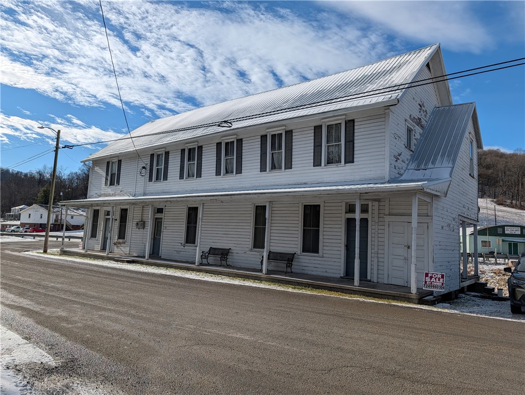 176 Main St — photo 1