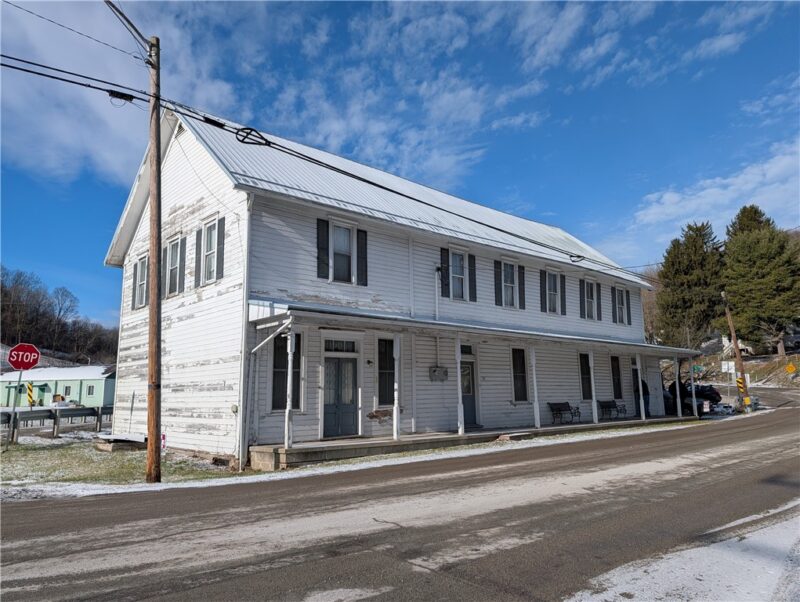 176 Main St — photo 2