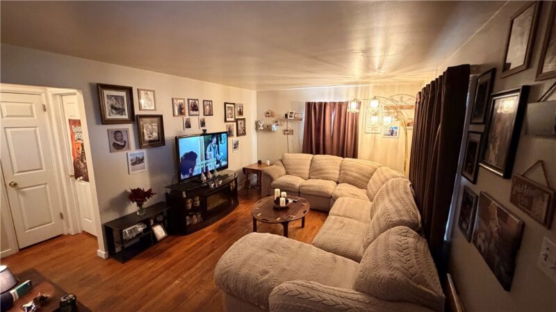464 Greenridge Rd — photo 3