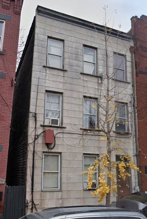 920 James St — photo 1