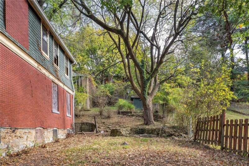 2040 Laketon Rd — photo 3