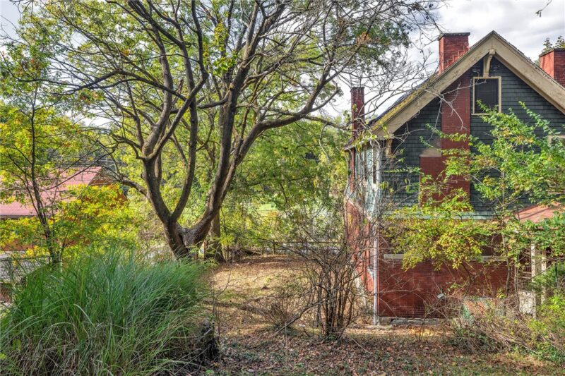 2040 Laketon Rd — photo 5
