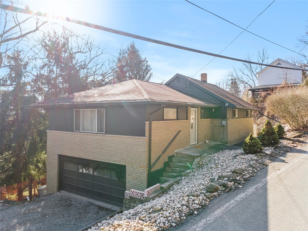 2219 Hill Rd — photo 1
