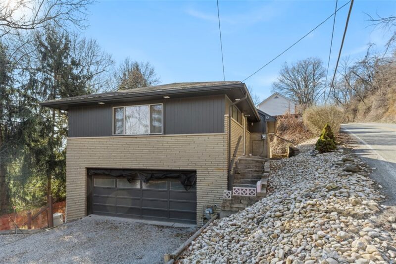 2219 Hill Rd — photo 3