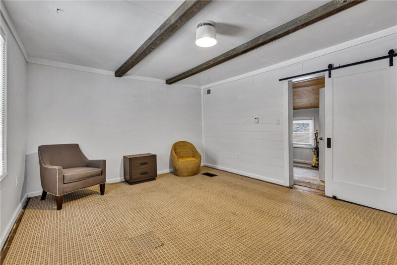 213 Maplewood Ave — photo 3