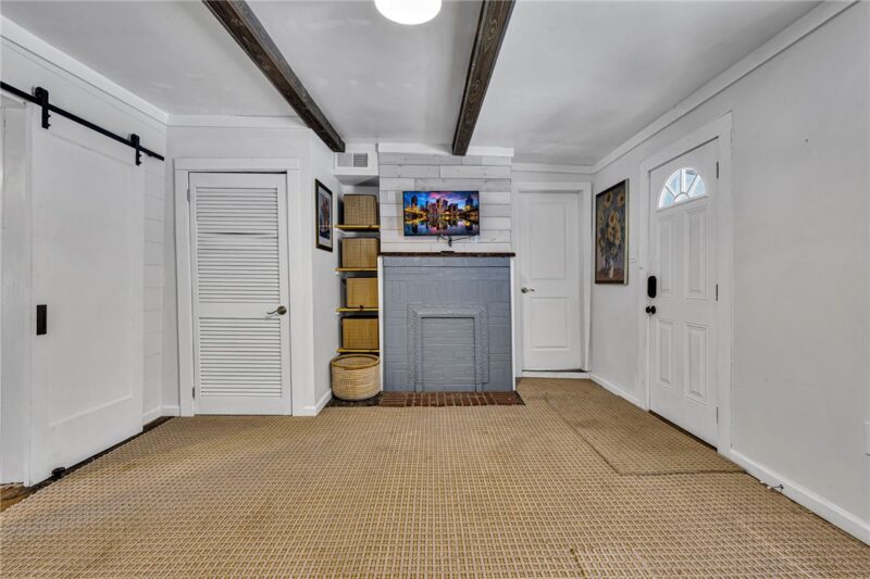 213 Maplewood Ave — photo 4