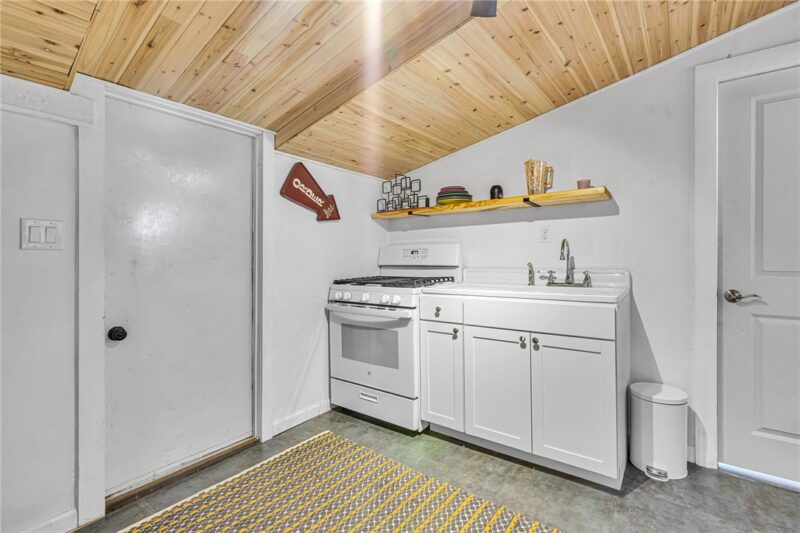 213 Maplewood Ave — photo 7