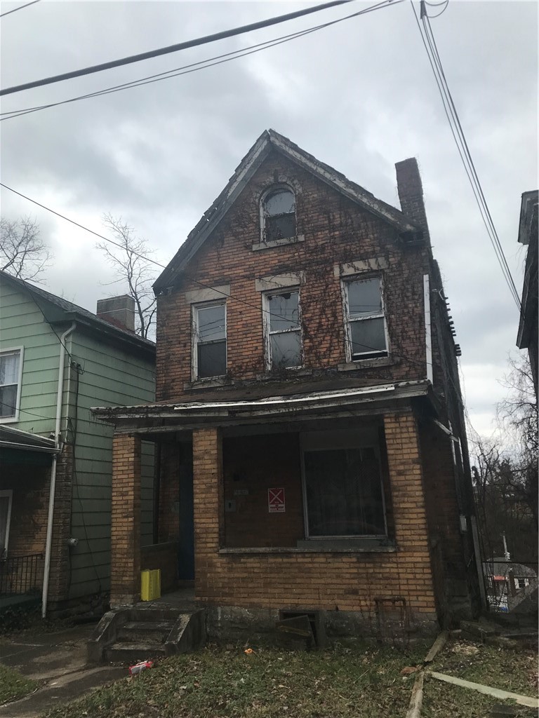 2258 Hawthorne Ave — photo 1